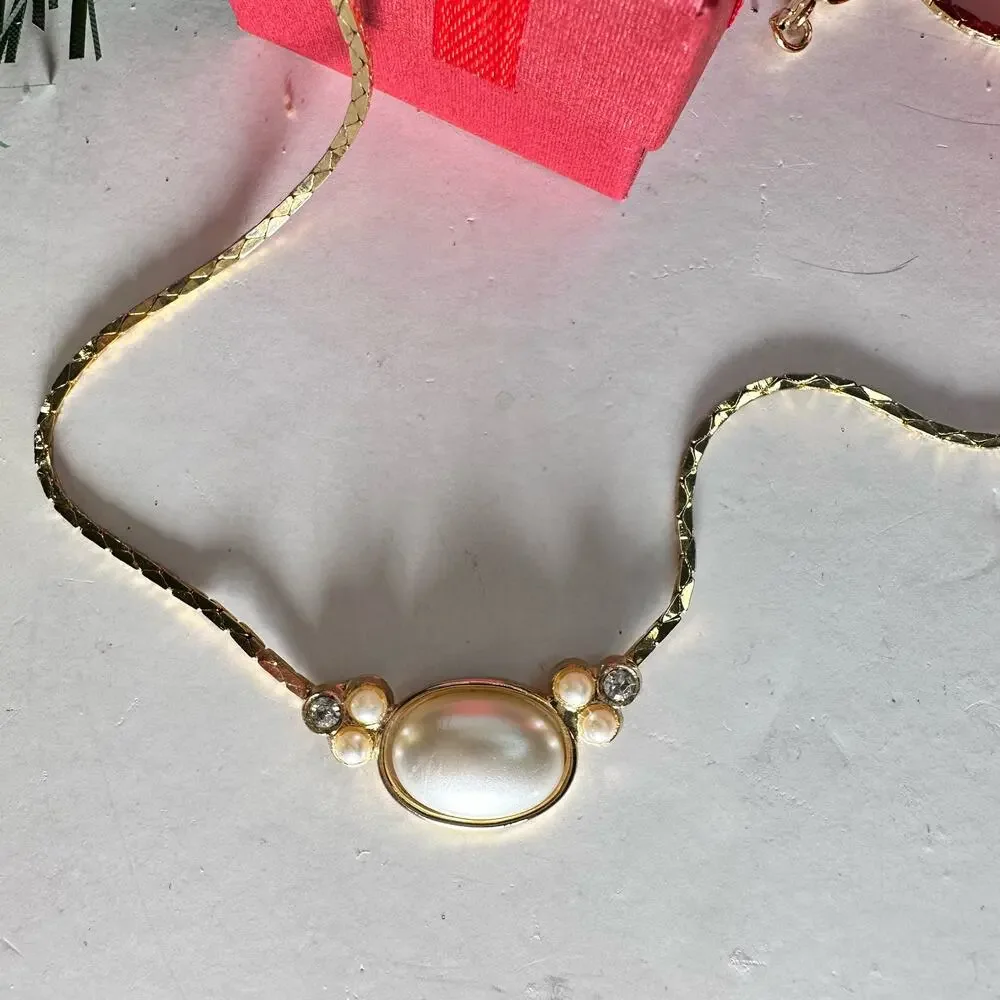 Opalesque and pearl necklace